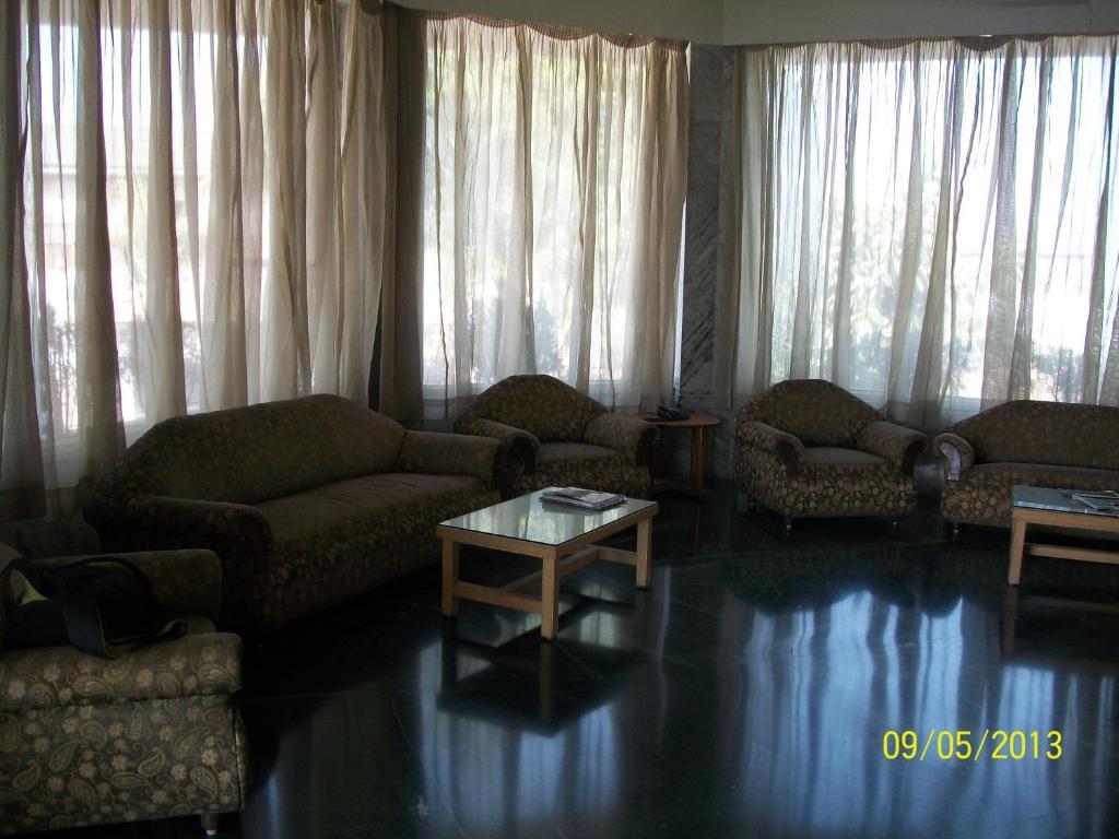 Hotel Palace Plaza Mysore Extérieur photo